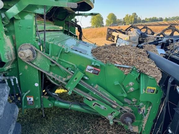 Image of John Deere S690 equipment image 2