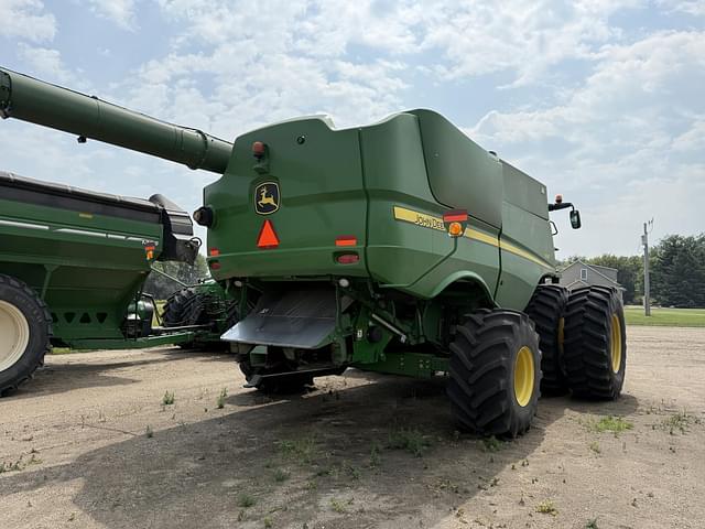 Image of John Deere S690 equipment image 4