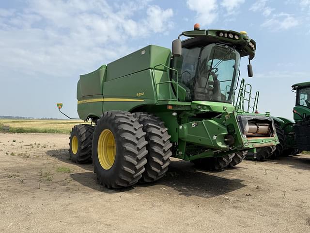 Image of John Deere S690 equipment image 3