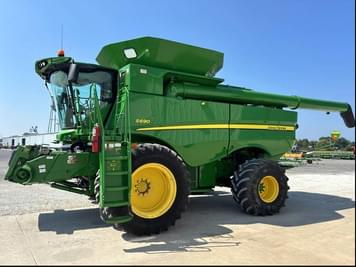 Main image John Deere S690