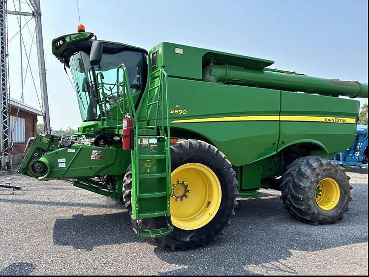 Image of John Deere S690 Primary image
