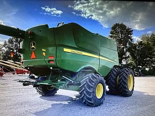 Main image John Deere S690 1