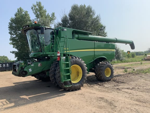 Main image John Deere S690