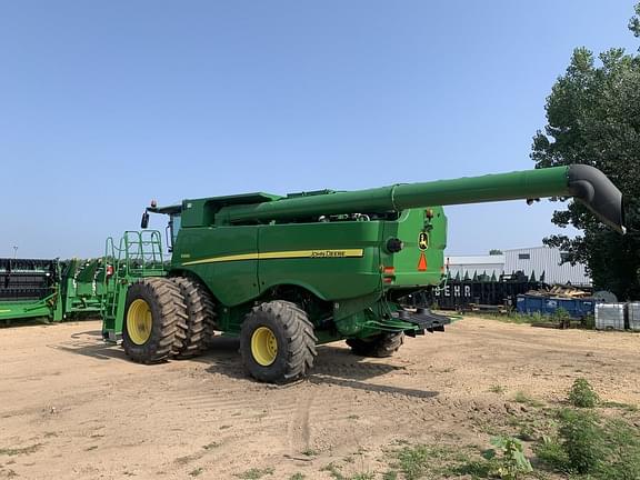 Image of John Deere S690 equipment image 1