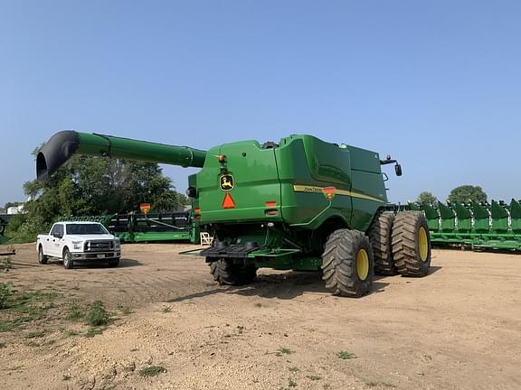 Image of John Deere S690 equipment image 2