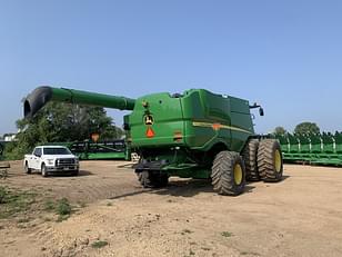 Main image John Deere S690 3