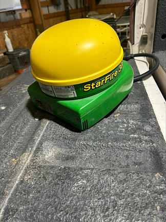 Image of John Deere StarFire 3000 equipment image 2