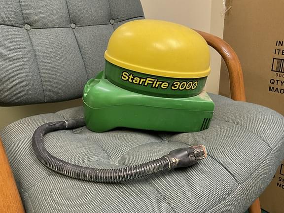 Image of John Deere StarFire 3000 Image 0