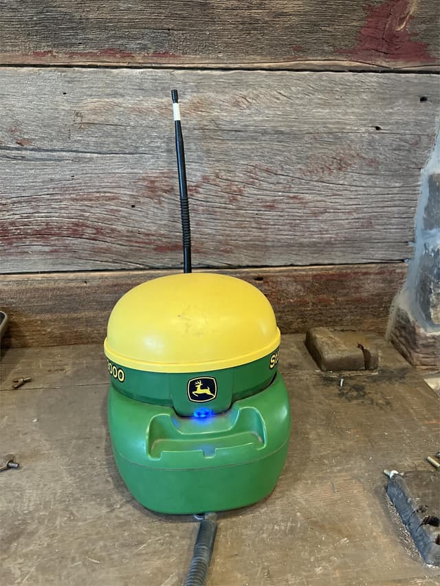 Image of John Deere StarFire 3000 equipment image 1