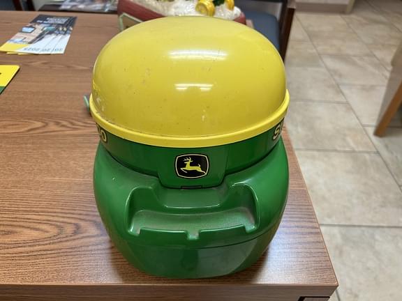 Image of John Deere StarFire 3000 equipment image 2