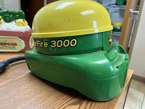 Image of John Deere StarFire 3000 equipment image 1