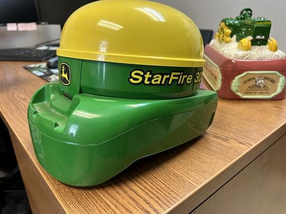 Image of John Deere StarFire 3000 Primary image