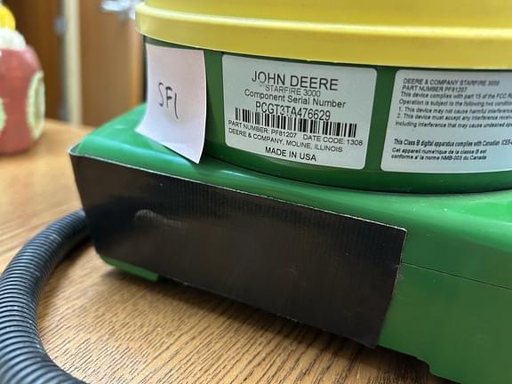 Image of John Deere StarFire 3000 equipment image 4