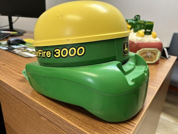 Image of John Deere StarFire 3000 equipment image 1