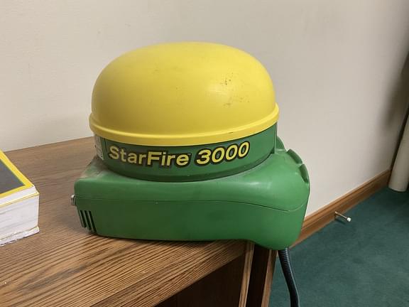 Image of John Deere StarFire 3000 Image 0