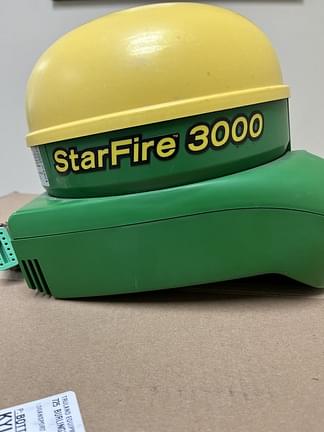 Image of John Deere StarFire 3000 equipment image 3