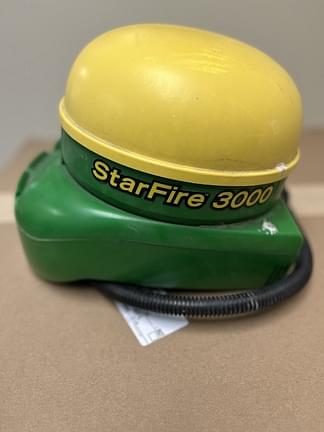 Image of John Deere StarFire 3000 equipment image 2
