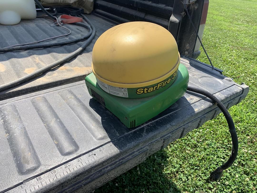 Image of John Deere StarFire 3000 Image 1