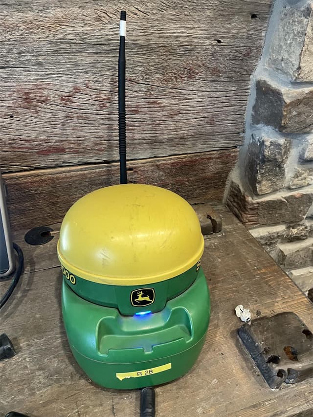 Image of John Deere StarFire 3000 equipment image 1