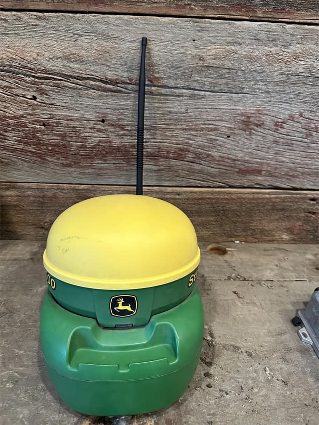 Image of John Deere StarFire 3000 equipment image 1