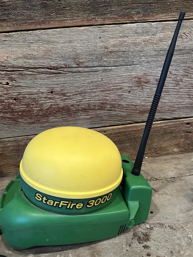 Image of John Deere StarFire 3000 equipment image 3