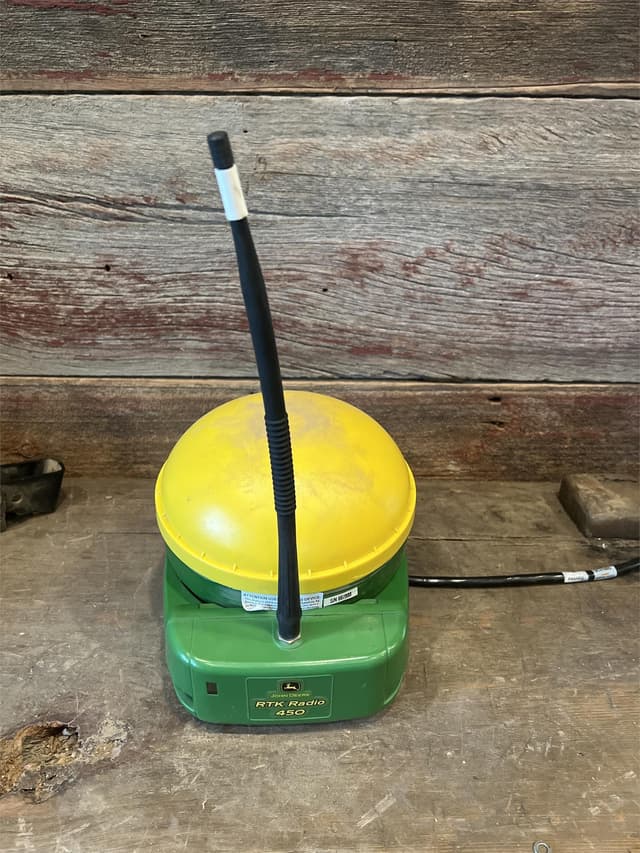 Image of John Deere StarFire 3000 equipment image 3