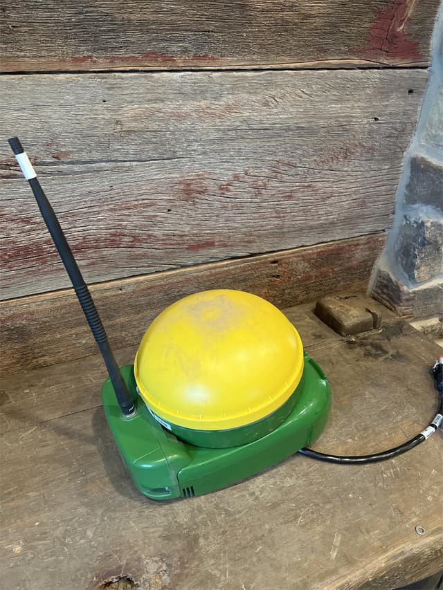 Image of John Deere StarFire 3000 equipment image 1