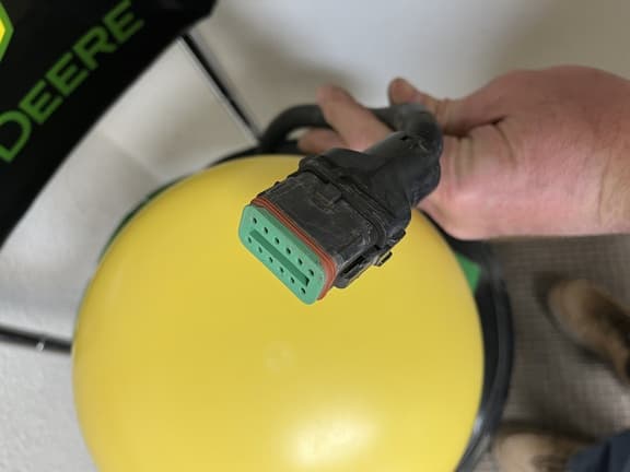 Image of John Deere StarFire 3000 equipment image 2