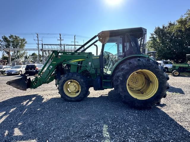 Image of John Deere 5115M equipment image 4