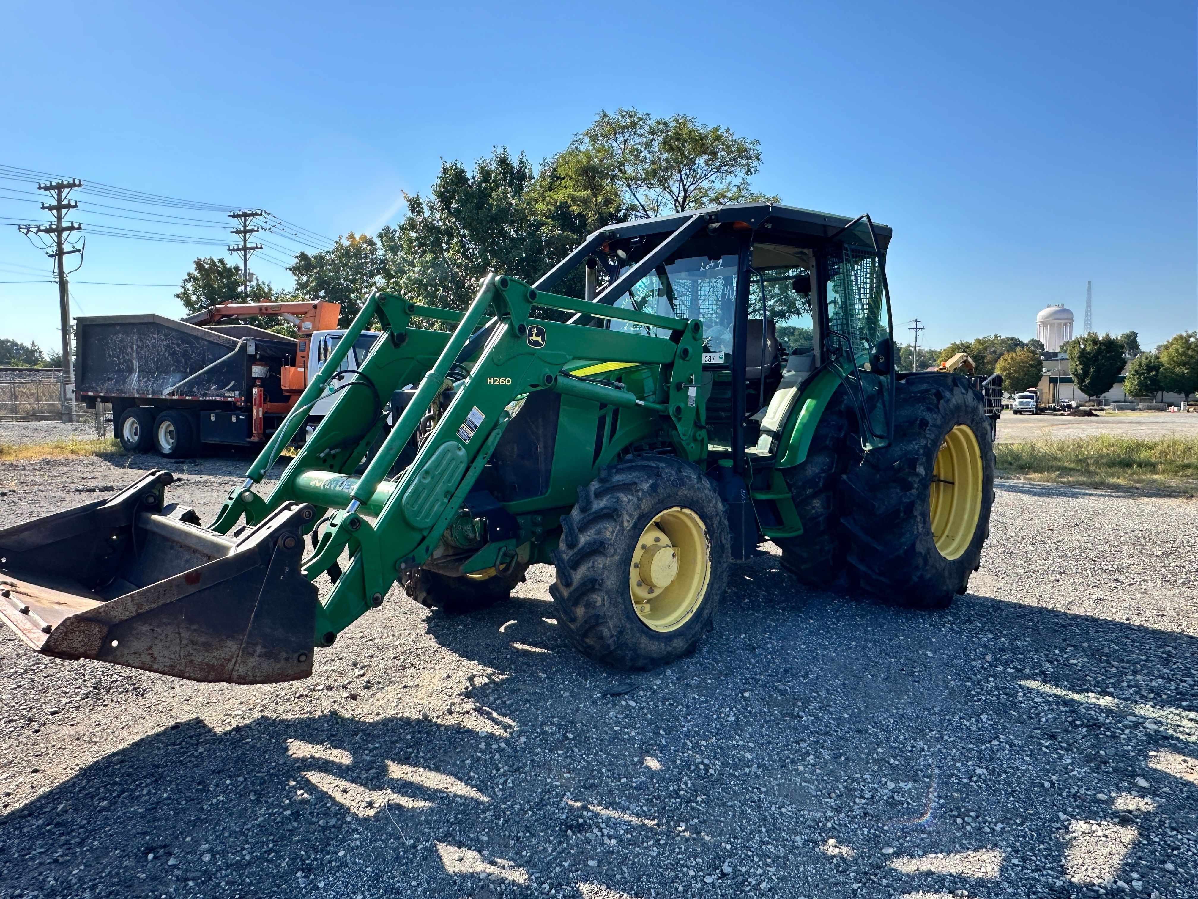 2013 John Deere 5115M Equipment Image0