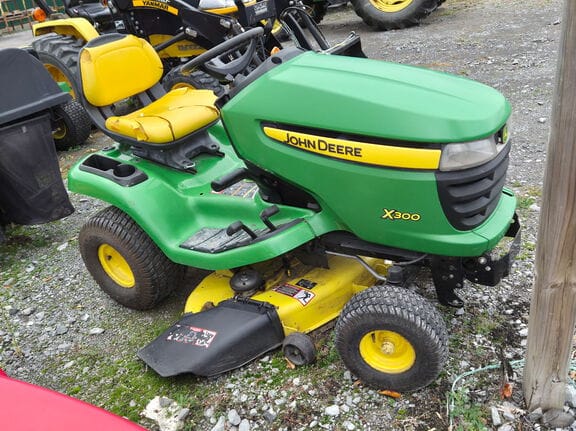 2013 John Deere X300 Equipment Image0