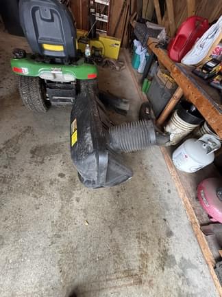 Image of John Deere X300 equipment image 4