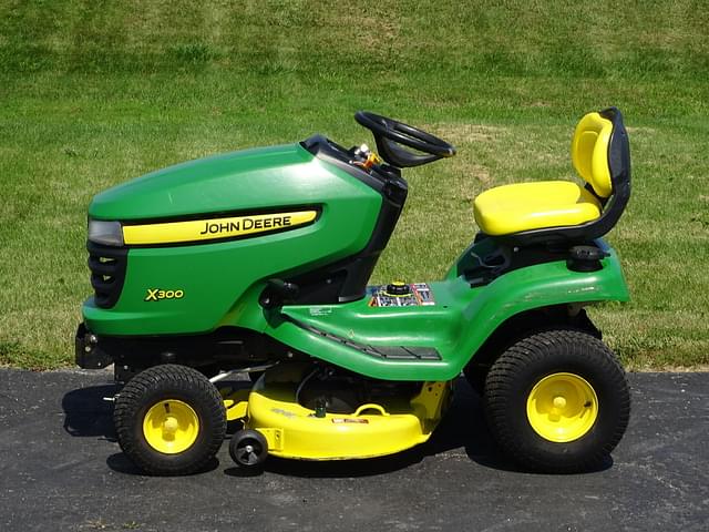 Image of John Deere X300 equipment image 3