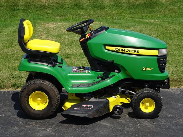 Image of John Deere X300 equipment image 4