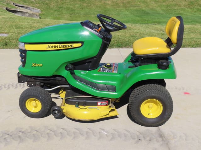 Image of John Deere X300 equipment image 4