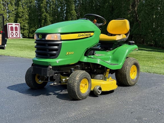 2013 John Deere X300 Equipment Image0