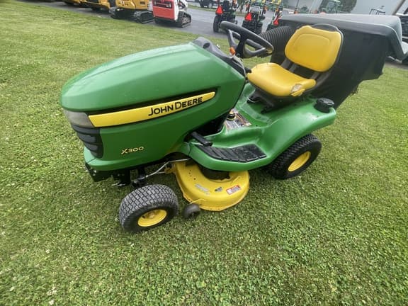 Image of John Deere X300 equipment image 4