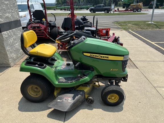 Image of John Deere X300 equipment image 3