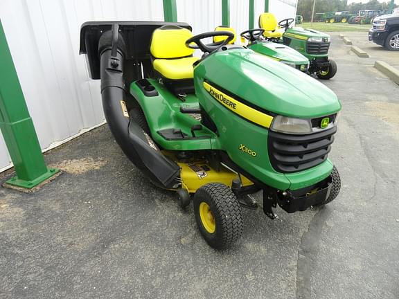 Image of John Deere X300 equipment image 3