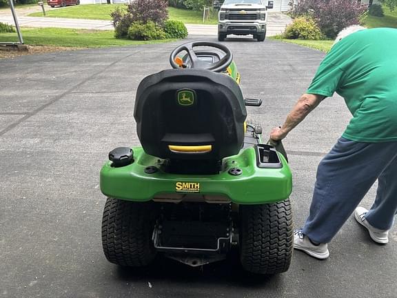 Image of John Deere X300 equipment image 4