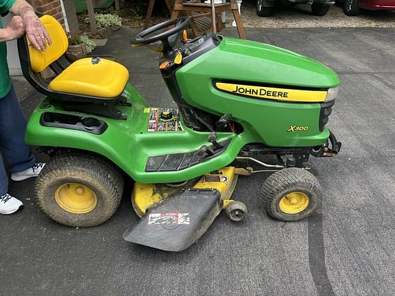 Image of John Deere X300 equipment image 2