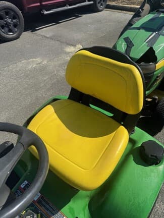 Image of John Deere X300 equipment image 4