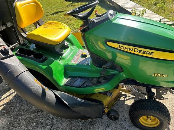 Image of John Deere X300 equipment image 4