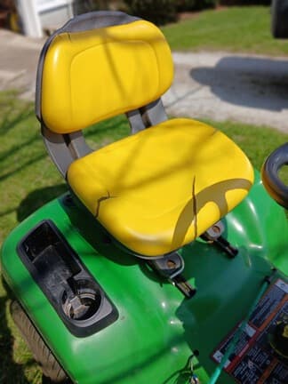 Image of John Deere X300 equipment image 4