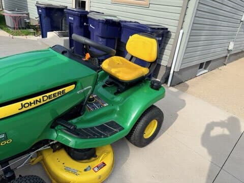 Image of John Deere X300 equipment image 4