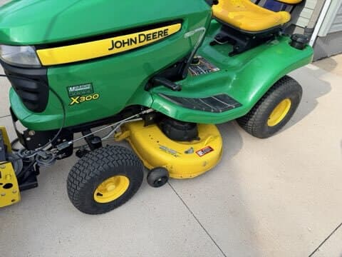 Image of John Deere X300 equipment image 3