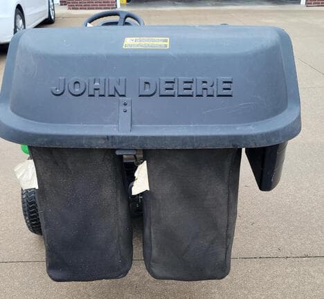 Image of John Deere X300 equipment image 3