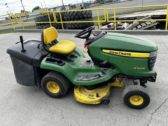Image of John Deere X300R equipment image 3