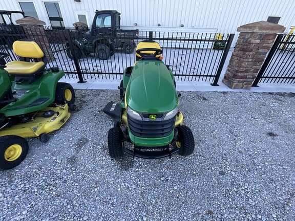 Image of John Deere X304 equipment image 4