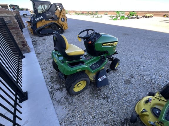 Image of John Deere X304 equipment image 1
